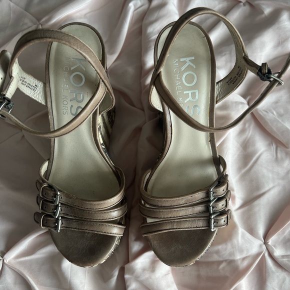 Michael Kors platform sandal (7) - Picture 2 of 11